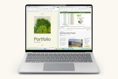 Surface Laptop ١٣.٨ ئینچی وەشانی ٨، ڕەنگی Platinum — ڕووبەڕوو، شاشە کراوە